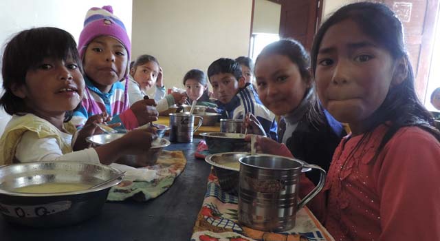 En funcionamiento los comedores escolares de Cochabamba