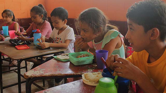 Alimentación escolar en  comunidades maya q'eqchí