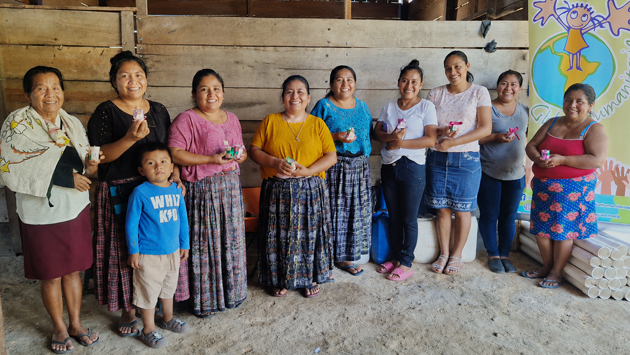 Velas Aromáticas para promover el desarrollo sostenible de las mujeres en el Petén.
